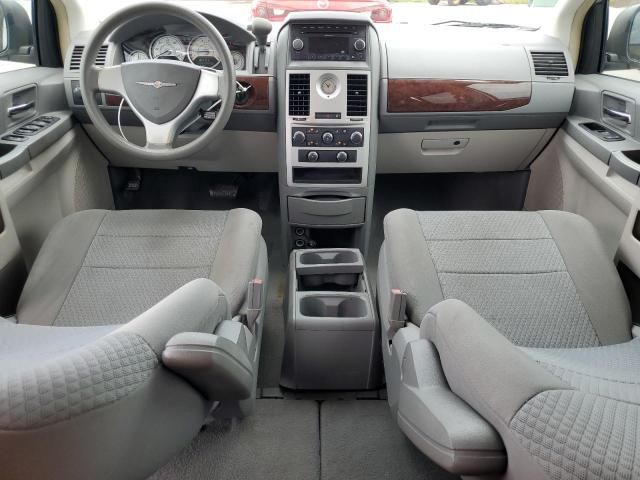 2010 Chrysler Town & Country LX