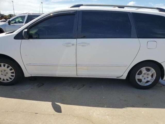 2004 Toyota Sienna CE