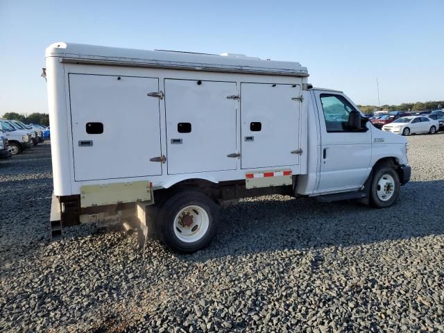 2017 Ford Econoline E350 Super Duty Cutaway Van