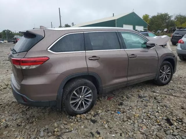 2017 Toyota Highlander SE