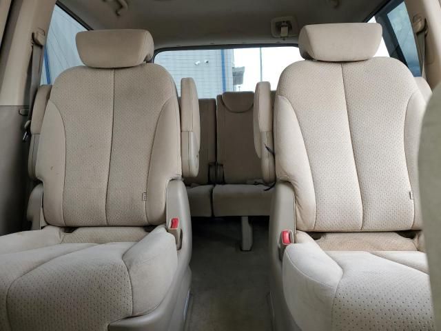 2007 Hyundai Entourage GLS