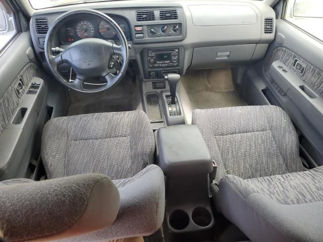 2000 Nissan Frontier Crew Cab XE