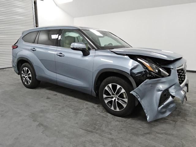 2022 Toyota Highlander Hybrid XLE