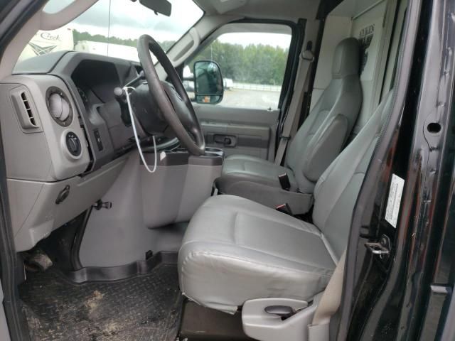 2011 Ford Econoline E350 Super Duty Cutaway Van