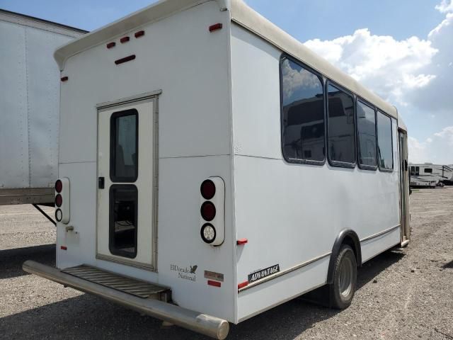 2014 Ford Econoline E450 Super Duty Cutaway Van