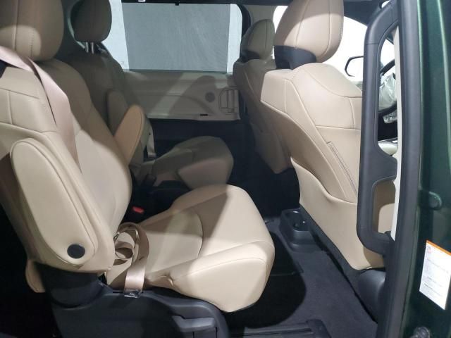 2022 Toyota Sienna XLE