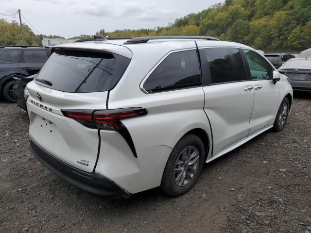 2022 Toyota Sienna XLE