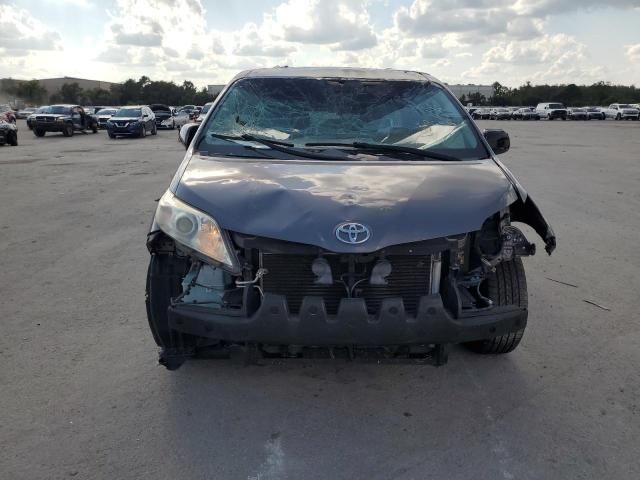 2013 Toyota Sienna XLE