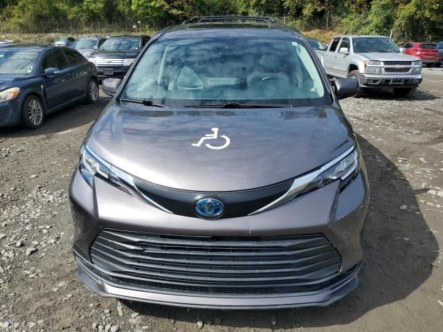 2021 Toyota Sienna XLE