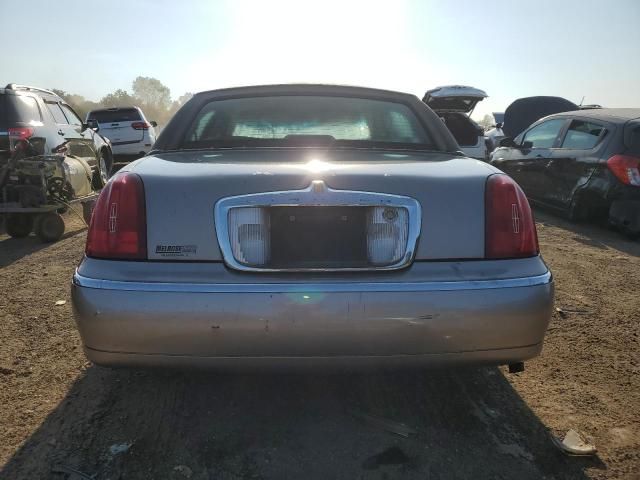 2000 Lincoln Town Car Signature