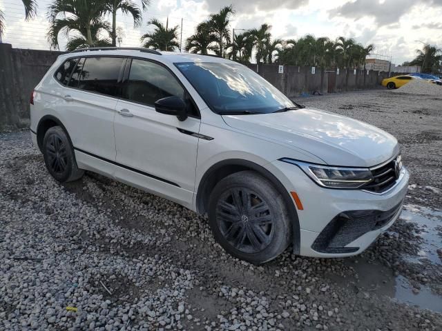 2022 Volkswagen Tiguan SE R-LINE Black