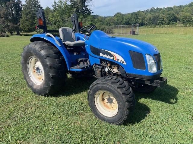 2005 New Holland Tractor