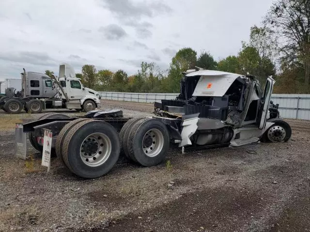 2022 Freightliner Cascadia 126