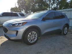 Carros dañados por inundaciones a la venta en subasta: 2022 Ford Escape SE