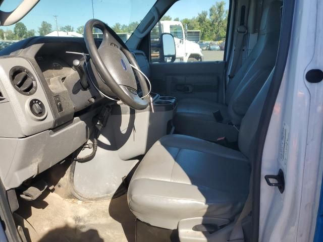 2014 Ford Econoline E450 Super Duty Cutaway Van