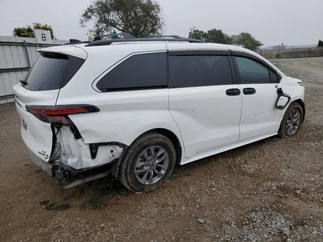 2022 Toyota Sienna LE