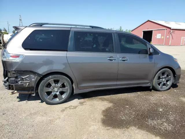 2016 Toyota Sienna SE