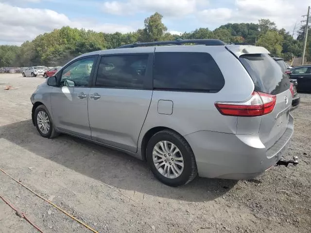 2017 Toyota Sienna XLE