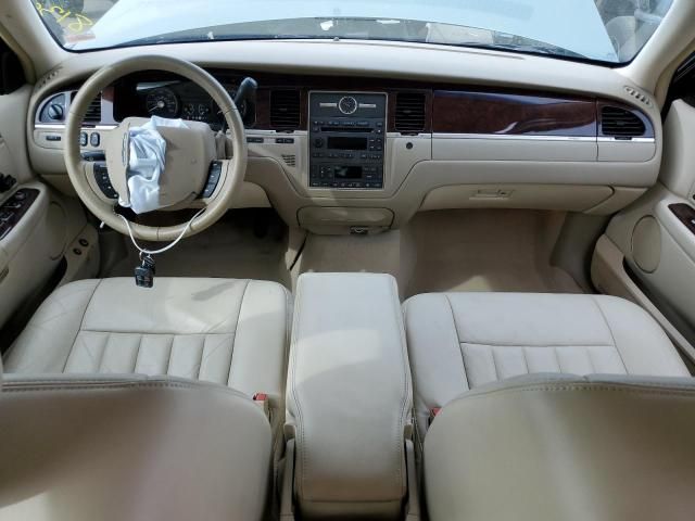 2006 Lincoln Town Car Signature