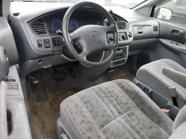 2003 Toyota Sienna LE