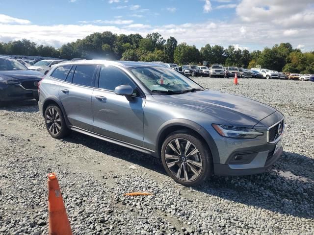 2020 Volvo V60 Cross Country T5 Momentum