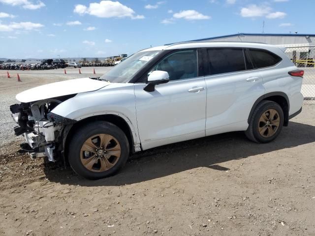 2022 Toyota Highlander Hybrid XLE