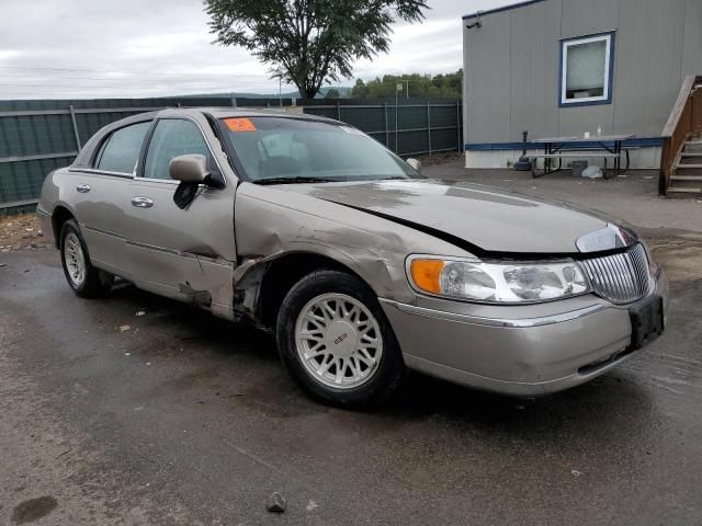 1999 Lincoln Town Car Signature