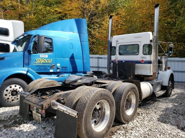 2010 Kenworth Construction W900