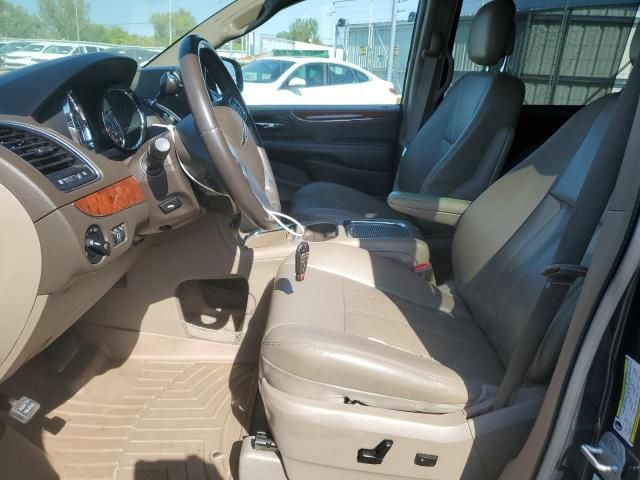 2014 Chrysler Town & Country Touring L