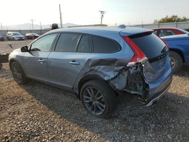 2017 Volvo V60 Cross Country Platinum