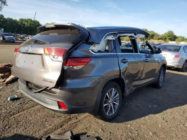 2017 Toyota Highlander SE