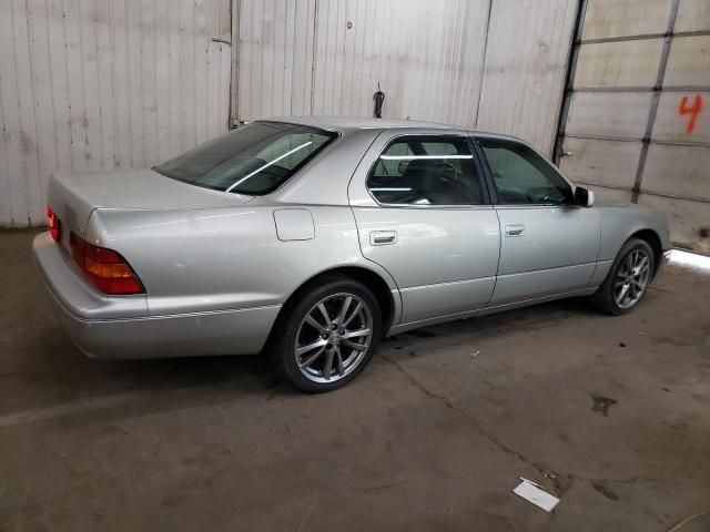 2000 Lexus LS 400