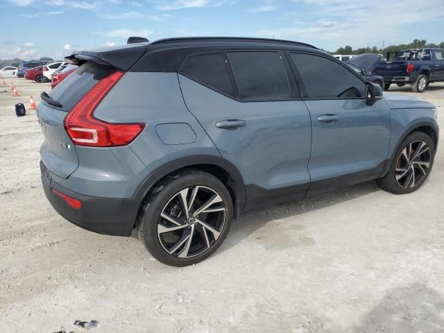 2022 Volvo XC40 T5 R-Design