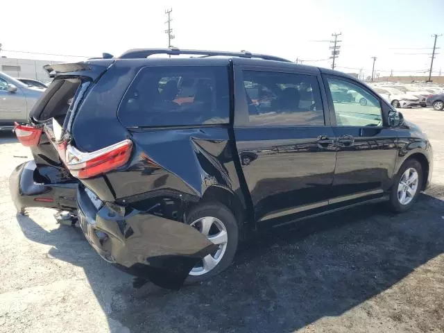 2018 Toyota Sienna LE