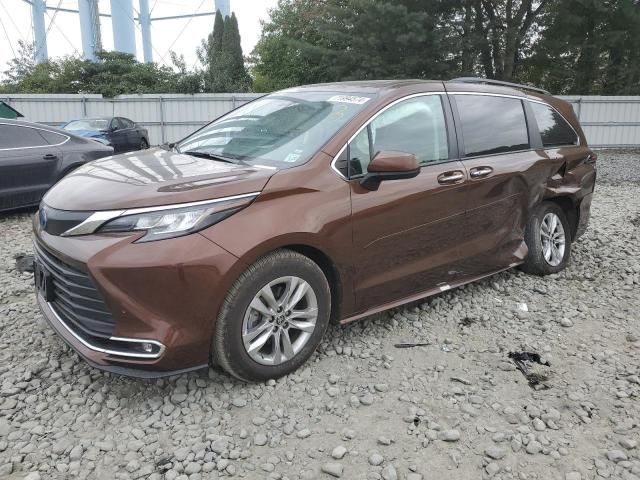 2022 Toyota Sienna XLE