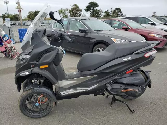 2024 Piaggio MP3 530 Exclusive