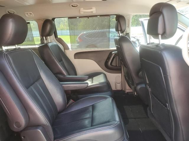 2014 Chrysler Town & Country Touring L