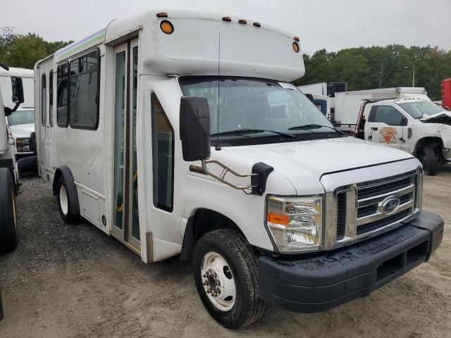 2017 Ford Econoline E350 Super Duty Cutaway Van