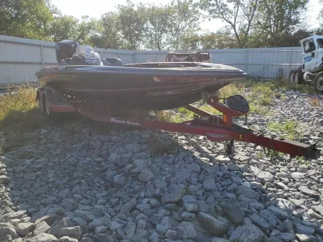 2005 Triton Boat