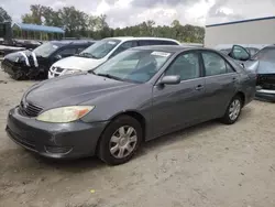 Carros salvage sin ofertas aún a la venta en subasta: 2005 Toyota Camry LE