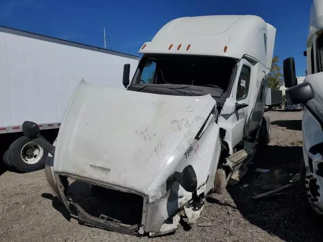 2018 Freightliner Cascadia 126