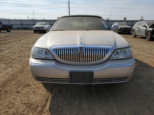 2003 Lincoln Town Car Signature