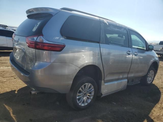 2017 Toyota Sienna XLE