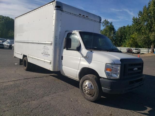 2012 Ford Econoline E350 Super Duty Cutaway Van