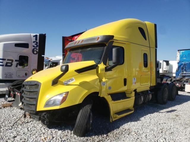 2020 Freightliner Cascadia 126