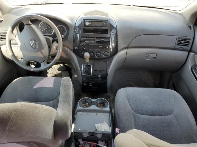 2005 Toyota Sienna CE