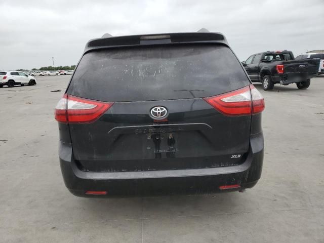 2016 Toyota Sienna XLE