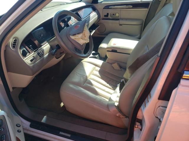 2004 Lincoln Town Car Executive