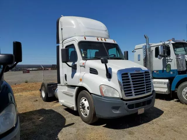 2014 Freightliner Cascadia 113