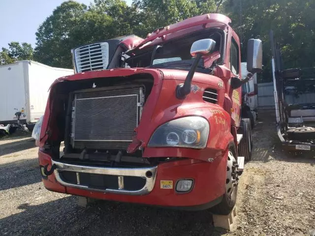 2017 Freightliner Cascadia 113